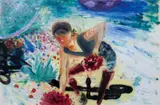 Tamara K.E., Frau mit Blumen, Öl auf Papier