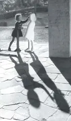 Zwei Mädchen mit Schatten by Hans-Peter Feldmann, Gelatinesilberabzug, sold Jun 2015