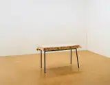 Ricarda Roggan, Tisch mit schwarzen Beinen, 2003, C-Print
