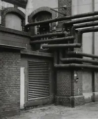 Hilla Becher, Walls and conduits (Motiv 10), Offsetdruck