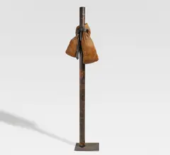 "Borne" (Stele) by Horst Egon Kalinowski, Mischtechnik (Holz, Leder und Metall), sold Jun 2015