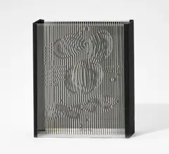 Petite Venus by Victor Vasarely, Serigrafie auf weißer Kunststoffplatte und Plexiglas verbunden durch zwei leinenbezogene Kartons, sold Nov 2015