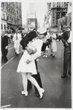 Alfred Eisenstaedt, V-J Day Kiss, Times Square, New York -
