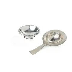 Bernard Hötger, Tea Strainer and Stand, designed circa 1930, the strainer with simple line engraving to the planished flat edge, the bowl, similarly marked and planished finish on wire frame