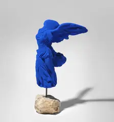 Yves Klein, La Victoire de Samothrace (Winged Victory of Samothrace), 1962/1973, Dry blue pigment and synthetic resin on plaster, with a metal rod and stone base