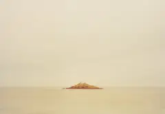 Elger Esser, Îlot Saint-Michel, Frankreich, 2012, Chromogenic print, printed 2012, Diasec and flush-mounted