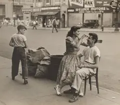 Ruth Orkin, Young Married Couple, NYC (8th avenue and 14th street), 1949, Gelatin silver print