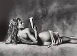 Irving Penn, Gisele Reading (A), New York