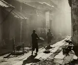 何藩 Fan Ho, Back Alley Shine, 1947, Gelatin silver print