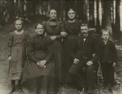 Westerwälder Bauernfamilie by August Sander, 1915, Gelatin silver print, offered Apr 2024