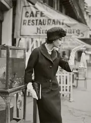 Georges Dambier, Marie-Hélène et Le Poisson Rouge, 1957, Gelatin silver print, printed later