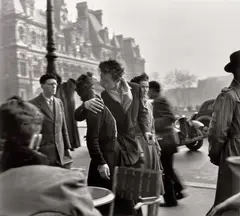 Robert Doisneau, Le Baiser de l'Hotel de Ville, 1950, Gelatin silver print, printed later