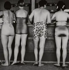 Yasuhiro Ishimoto, North Avenue Beach, Chicago, circa 1952, Gelatin silver print, printed later