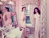 Tina Barney, Jill and Polly in the Bathroom, 1987, Chromogenic print, flush-mounted