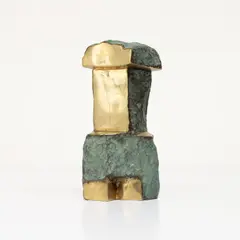Francisco Narváez, Tres Volúmenes Verticales, 1970–1972, polished bronze with green patina