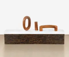 Claudia Comte, Tubes 4 (O, i, n), 2013, cherry wood, in 3 parts, on artist's base