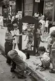 Helen Levitt, N.Y.C. (children with broken mirror)
