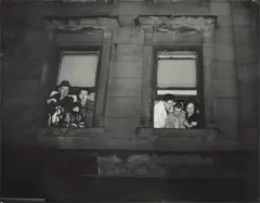 Weegee, Murder In Hell’s Kitchen, circa 1940, Gelatin silver print