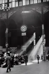 Sabine Weiss, Penn Station, New York, 1955, Gelatin silver print, printed later