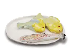 Calvin Marcus, Fish in Dish, 2017, glazed ceramic