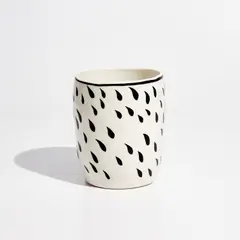 Shio Kusaka, (rain 11), 2014, porcelain