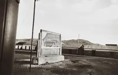 Robert Frank, Pérou (Ford billboard), 1948, Gelatin silver print, printed later