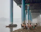 Nadav Kander, Chongqing IV (Sunday Picnic), Chongqing Municipality from Yangtze – The Long River, 2006, Chromogenic print