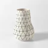 Shio Kusaka, untitled (triangle 11)