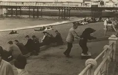 Tony Ray-Jones, Brighton Beach, 1969, gelatin silver print