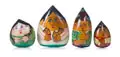 Lothar Sell, Wassertropfenmann im gestreiften Hemd / Wassertropfen mit drei Kindertropfen / Wassertropfendame im rot-weißen Hemd / Wassertropfenmädchen mit braunen, Holz, geschnitzt, polychrom gefasst, klarlackiert