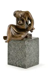 Žena s dieťaťom by Břetislav Benda, Neskoršia edícia, Bronz, mramorový podstavec, sold Mar 2017