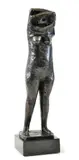 Paľo Tóth, Vyzliekajúca sa, Okolo 1970, Bronz, mramorový podstavec