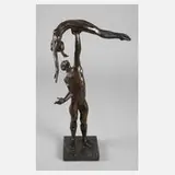 John Mills, Hebefigur, Bronze