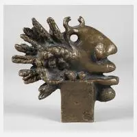 Hubertus von Pilgrim, surrealistischer Bronzekopf, Bronze