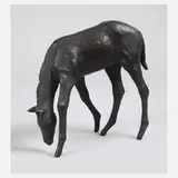 Friderun von Strahlendorf-Eilers, grasendes Fohlen, Bronze
