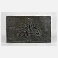 Klaus Wiedmann, Relief eines Baums mit Vogel, Bronze