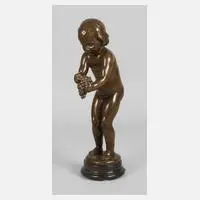 Johannes Götz, Putto mit Trauben, Bronze in hellem Braun patiniert