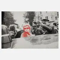 H.A. Schult, "Situation Schackstraße I. Rot", Fotografie in Schwarz und Rot