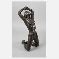 M. Neumann, streckender Akt, 1990, Bronze