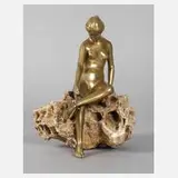 Ernst Seger, Sandalenbinderin als Akt, Bronze