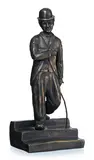 Véronique Olivier, Charlot sur les escaliers, 2008, sculpture en bronze