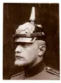 Otto Greiner, Verschiedene Fotografen, Vier Porträts von Otto Greiner / Einladungskarte Gedächtnisausstellung Otto Greiner. Um 1890 – 1911/1917, Vier Silbergelatineabzüge, teils vollflächig auf Untersatzkarton kaschiert