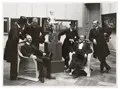 Louis Held, Dritte Deutsche Künstlerbundausstellung im Großherzoglichen Museum für Kunst und Kunstgewerbe. Weimar, 1906, Silbergelatineabzug auf Barytpapier
