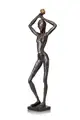 Thomas Reichstein, Apfelfrau, 2009, Bronze, gegossen, schwarzbraun patiniert, der Apfel poliert