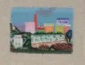 Renate Drescher-Partheter, Kleine Stadtlandschaft mit rotem Schornstein. Wohl 1970er Jahre, Applikation (verschiedene Textilien, Garne und Kunststoffperlen) auf Leinen