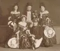 Hugo Erfurth, Drei Gruppenbildnisse in Kostümen. Frühes 20. Jh, Albuminabzüge, auf Untersatzkarton klebekaschiert