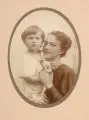 Bruno Wiehr, Porträt von Elise und Renate Drescher sowie fünf kindliche Aktaufnahmen von Renate, 1917, Albuminabzüge auf Mattalbuminpapier, jeweils vollflächig auf Untersatzkarton kaschiert