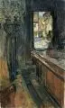 Gotthardt Kuehl, Interieur des Münsters St. Nikolaus in Überlingen mit Blick auf die spätgotische Kanzel und einen offenen Seiteneingang. Wohl um 1905/1907