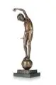 Johannes Götz, Balancierender Knabe, Nach 1888, Bronze, gegossen und mittelbraun patiniert