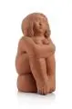 Lothar Sell, Eva (Sitzendes Mädchen). Wohl 1980er Jahre, Ton, roter Scherben, unglasiert